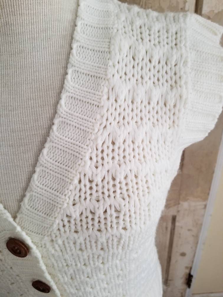 SALE Vintage White Knit Sweater Vest / Majestic Knitwear / Medium / 70s Knit Vest / Button Down Vest / V-neck Vest / Women's Sweater Vest