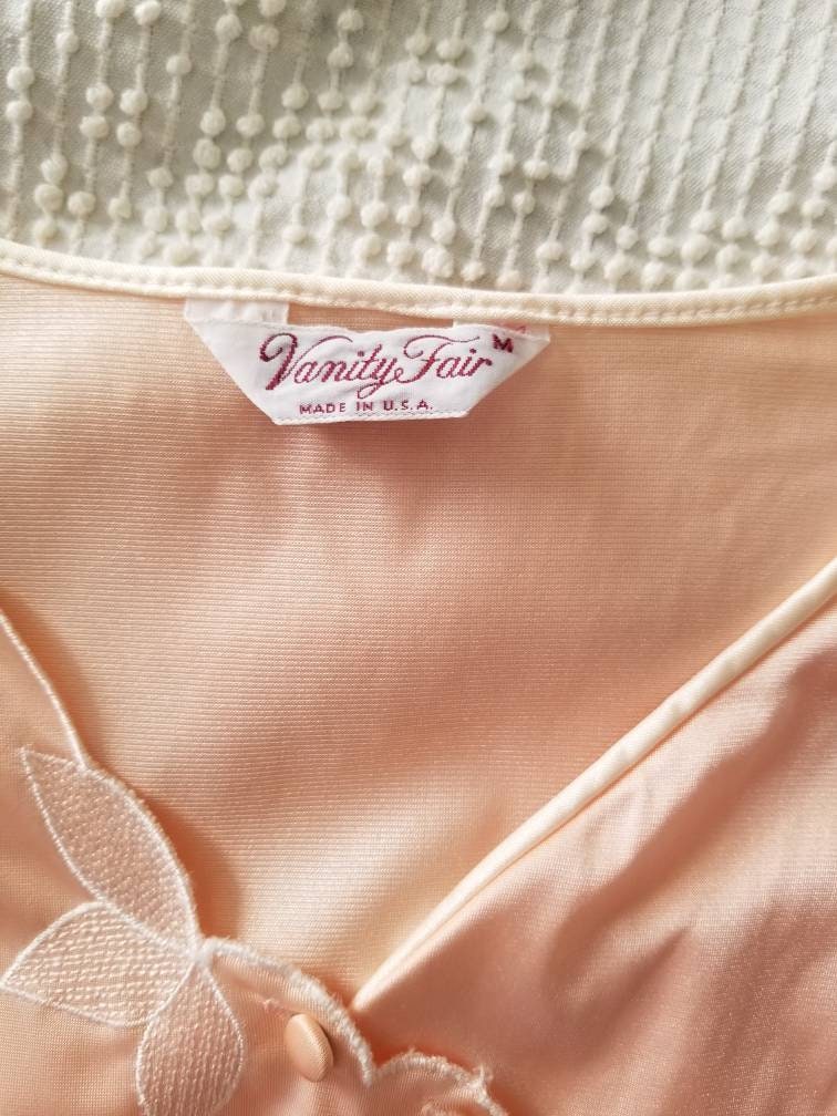 Vintage Nightgown Set / Vanity Fair / Medium / Peach / Embroidered / Robe / Gown / Nightie / Pajamas / Peignoir Dress / Knee Length / Floral