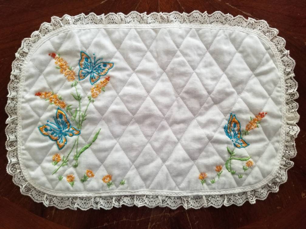 Vintage table setting, placemats, napkins, napkin rings, embroidered, set of 12, lace, floral, handmade, yellow blue white, granny chic, 70s