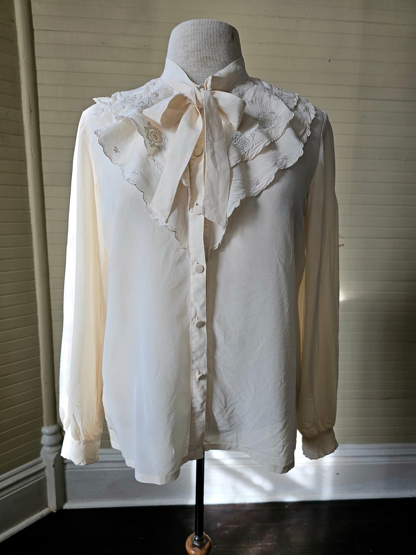 Vintage blouse Tramo size 42 pussy bow collared ruffled flounce long sleeve pure silk embroidered floral cream button up front scallop edge feminine flowy dressy fancy academia librarian granny chic