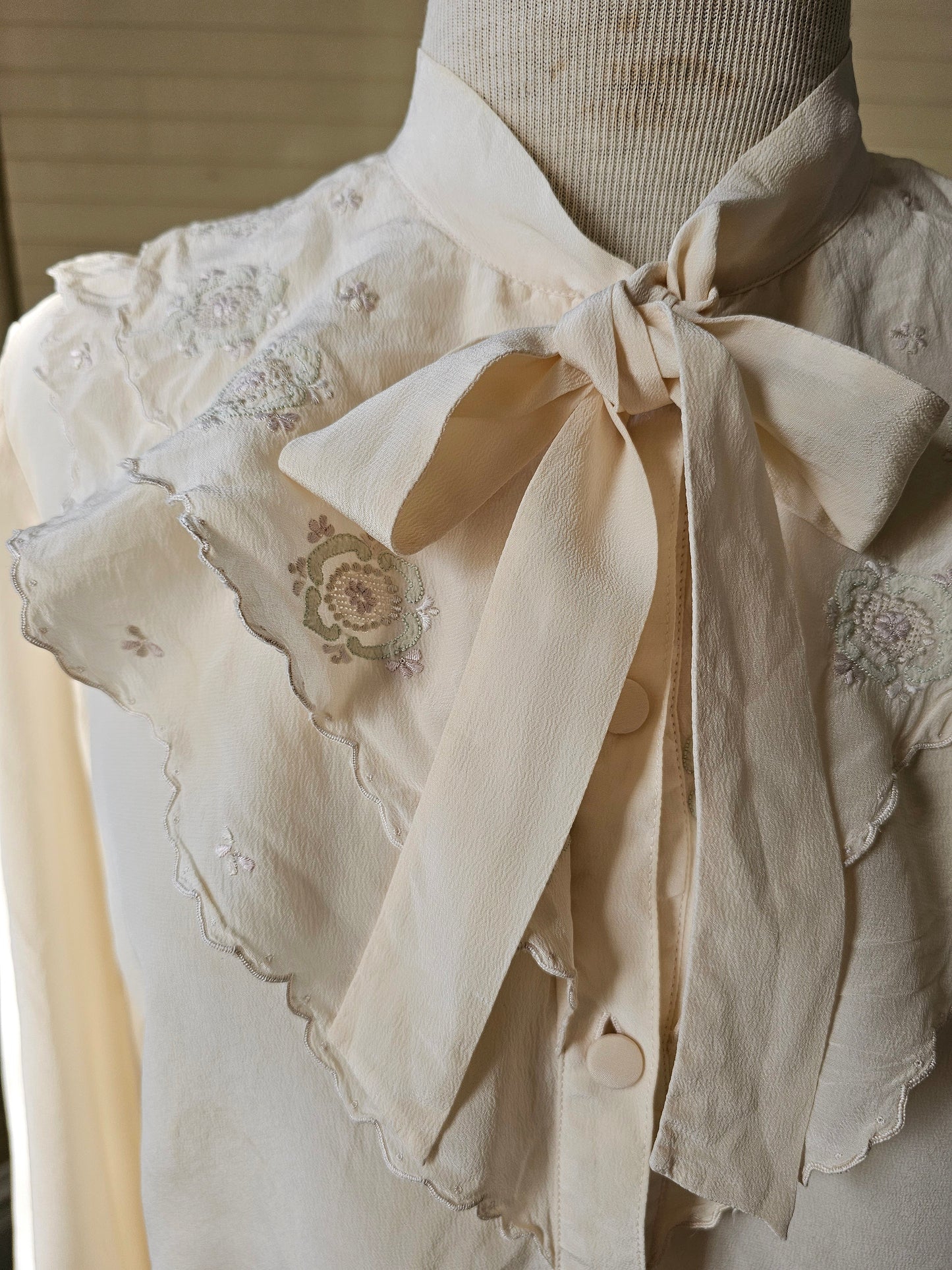 Vintage blouse Tramo size 42 pussy bow collared ruffled flounce long sleeve pure silk embroidered floral cream button up front scallop edge feminine flowy dressy fancy academia librarian granny chic