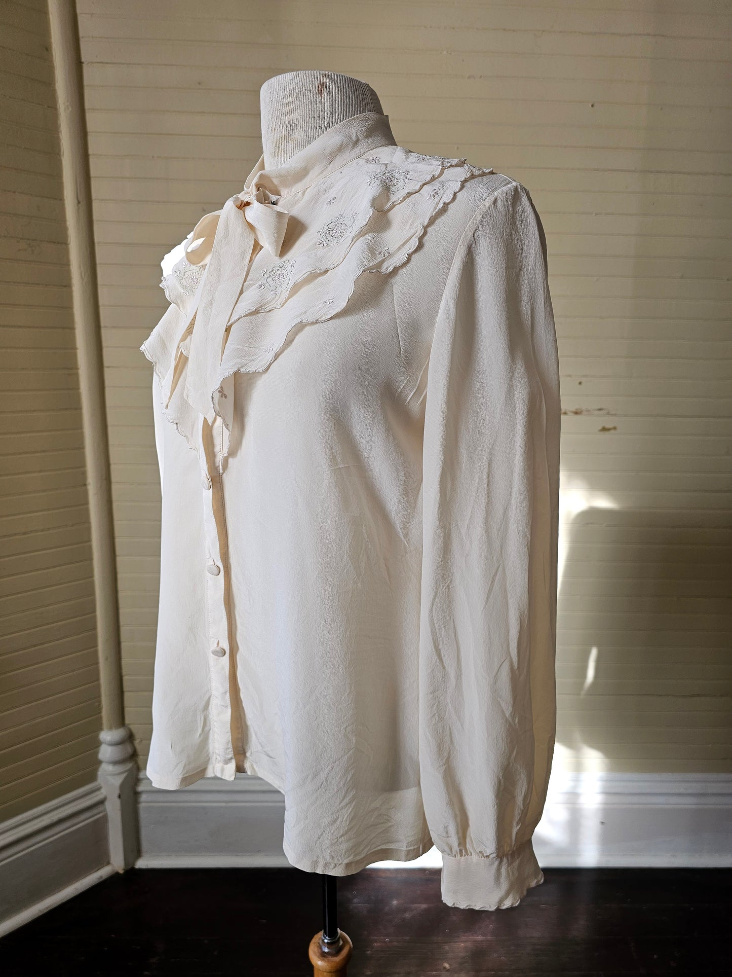 Vintage blouse Tramo size 42 pussy bow collared ruffled flounce long sleeve pure silk embroidered floral cream button up front scallop edge feminine flowy dressy fancy academia librarian granny chic