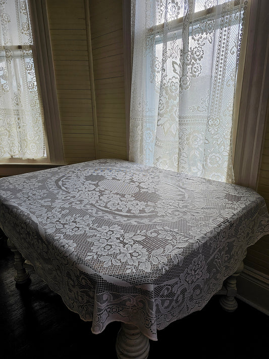 Vintage tablecloth lace white oval oblong floral paisley scallop edge polyester cottagecore grandmillennial granny shabby chic Victorian style romantic country farmhouse wedding bridal