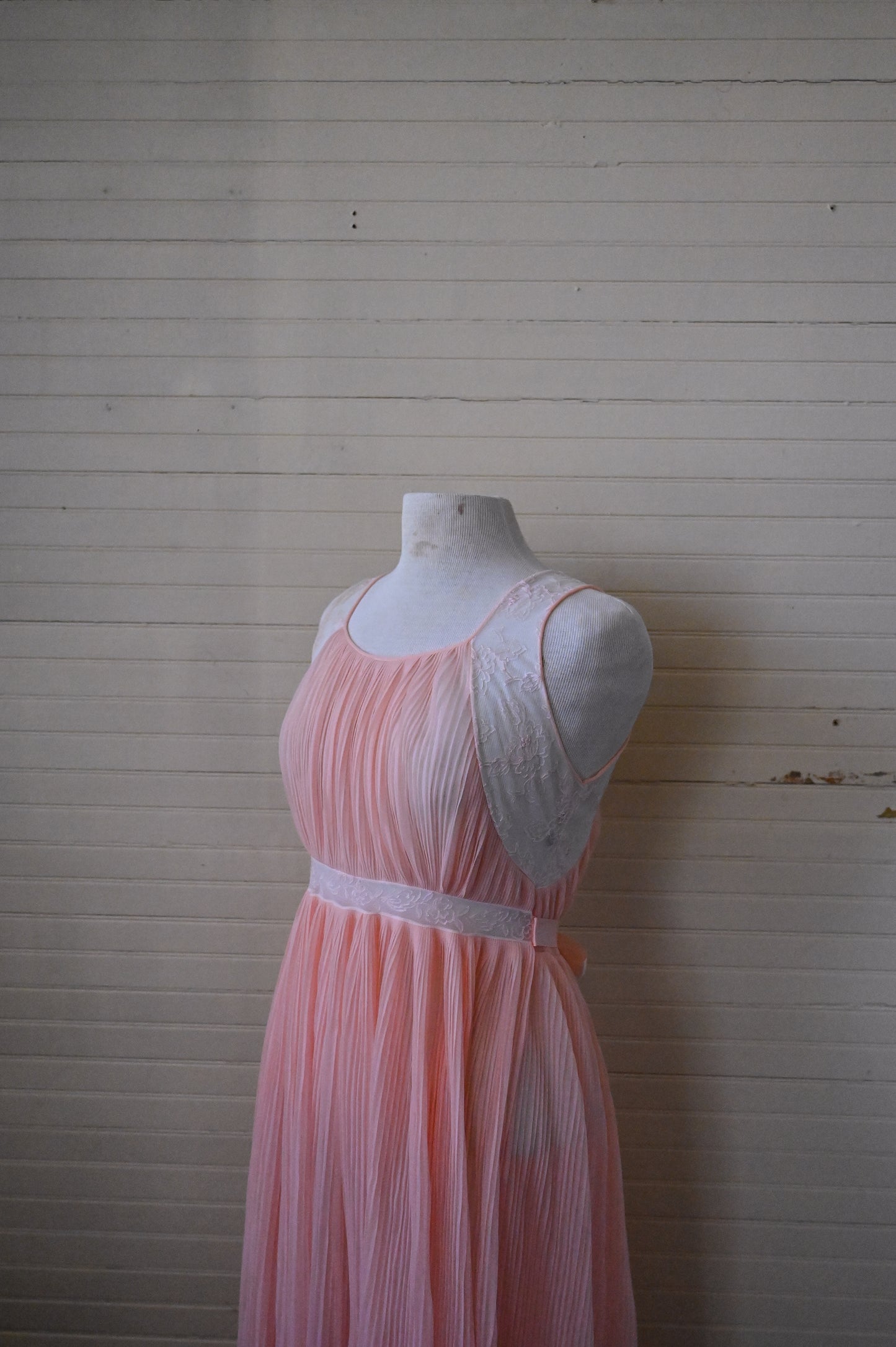 Vintage peignoir gown Rogers run proof 32 peachy pink nightgown sleeveless long maxi ankle length sheer pleated scoop neck floral lace waist ties romantic 60s