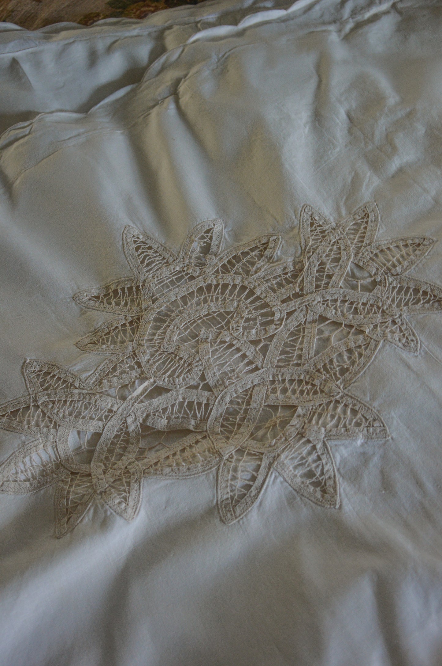 Vintage shams set of 2 Battenberg Battenburg lace king size pillowcases cotton floral off white cream cottagecore Victorian style country farmhouse granny shabby grandmillennial