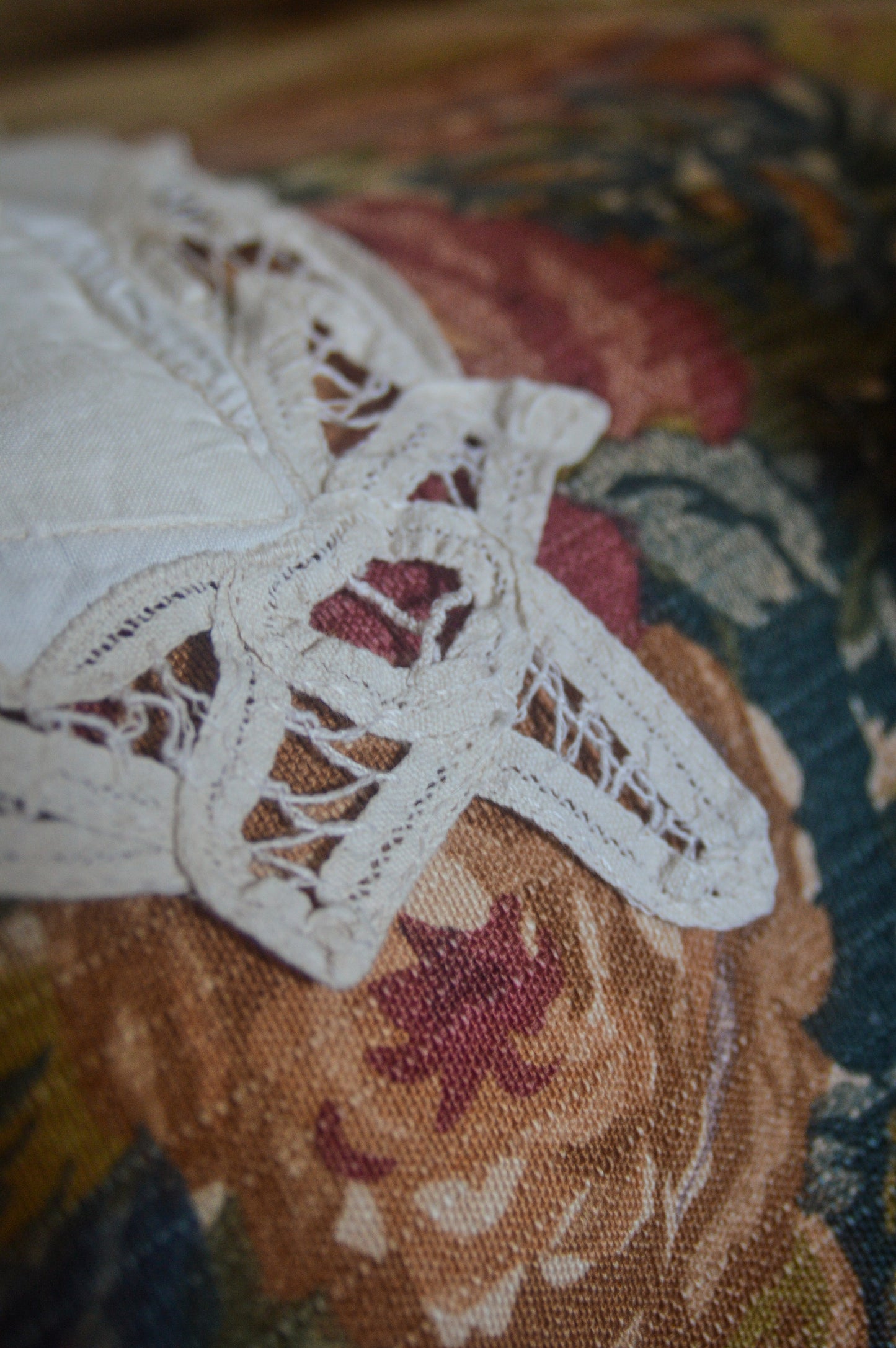 Vintage shams set of 2 Battenberg Battenburg lace king size pillowcases cotton floral off white cream cottagecore Victorian style country farmhouse granny shabby grandmillennial