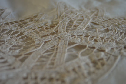 Vintage shams set of 2 Battenberg Battenburg lace king size pillowcases cotton floral off white cream cottagecore Victorian style country farmhouse granny shabby grandmillennial