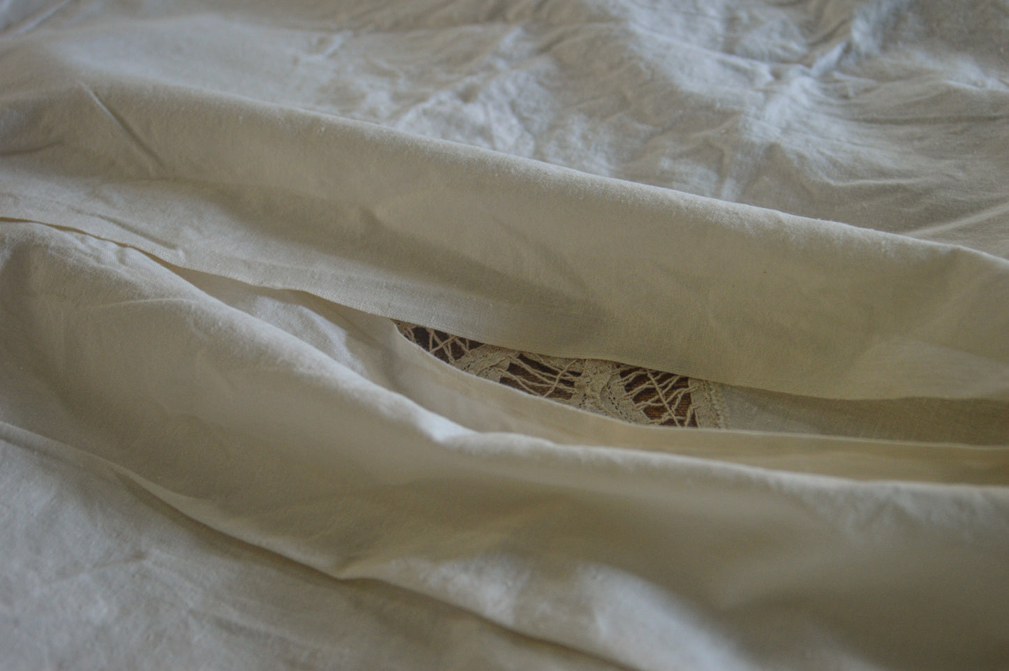 Vintage shams set of 2 Battenberg Battenburg lace king size pillowcases cotton floral off white cream cottagecore Victorian style country farmhouse granny shabby grandmillennial