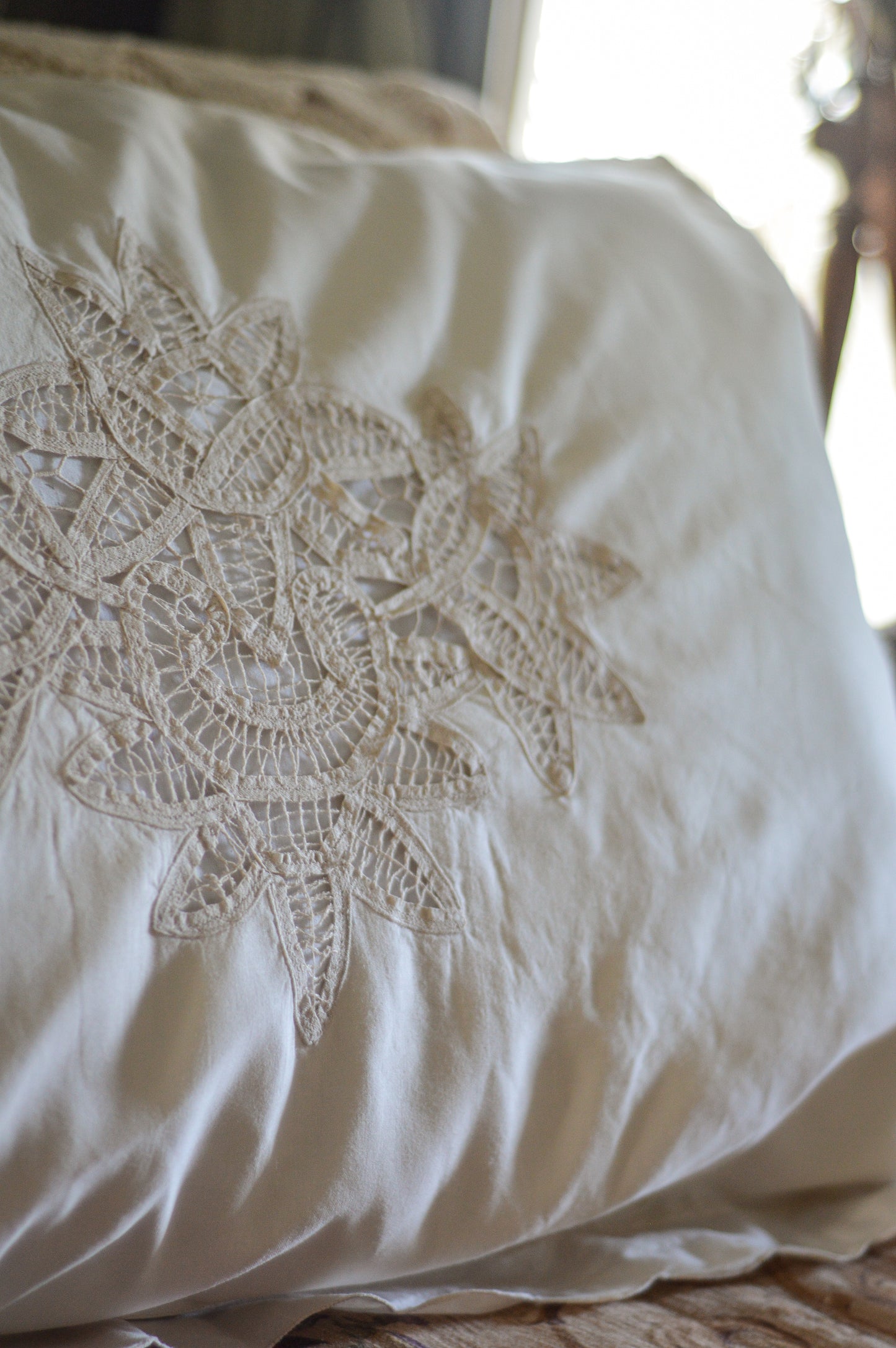 Vintage shams set of 2 Battenberg Battenburg lace king size pillowcases cotton floral off white cream cottagecore Victorian style country farmhouse granny shabby grandmillennial