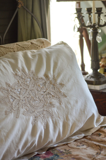 Vintage shams set of 2 Battenberg Battenburg lace king size pillowcases cotton floral off white cream cottagecore Victorian style country farmhouse granny shabby grandmillennial