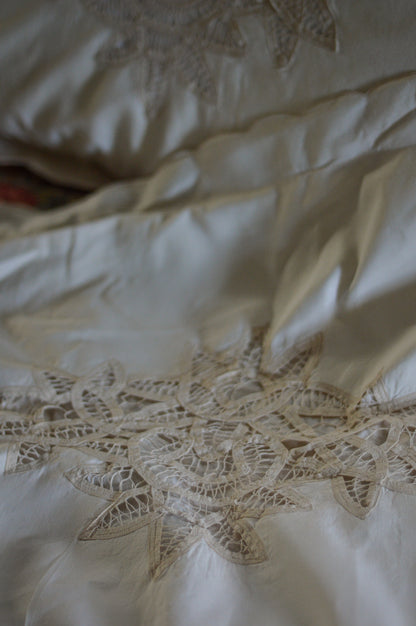 Vintage shams set of 2 Battenberg Battenburg lace king size pillowcases cotton floral off white cream cottagecore Victorian style country farmhouse granny shabby grandmillennial