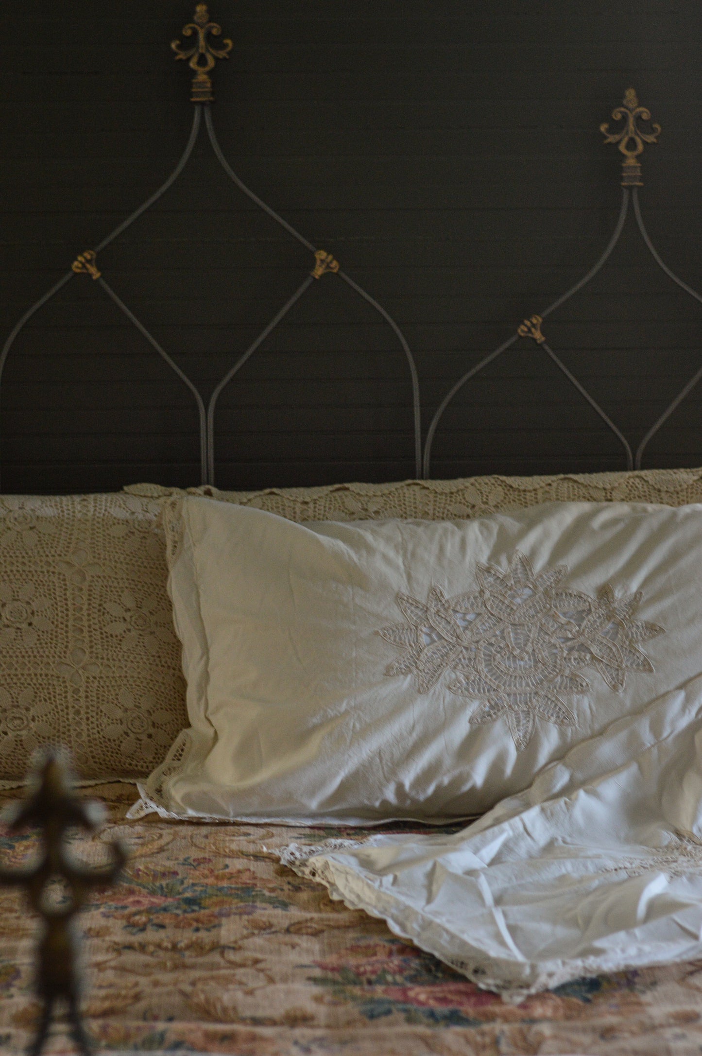 Vintage shams set of 2 Battenberg Battenburg lace king size pillowcases cotton floral off white cream cottagecore Victorian style country farmhouse granny shabby grandmillennial