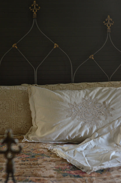 Vintage shams set of 2 Battenberg Battenburg lace king size pillowcases cotton floral off white cream cottagecore Victorian style country farmhouse granny shabby grandmillennial