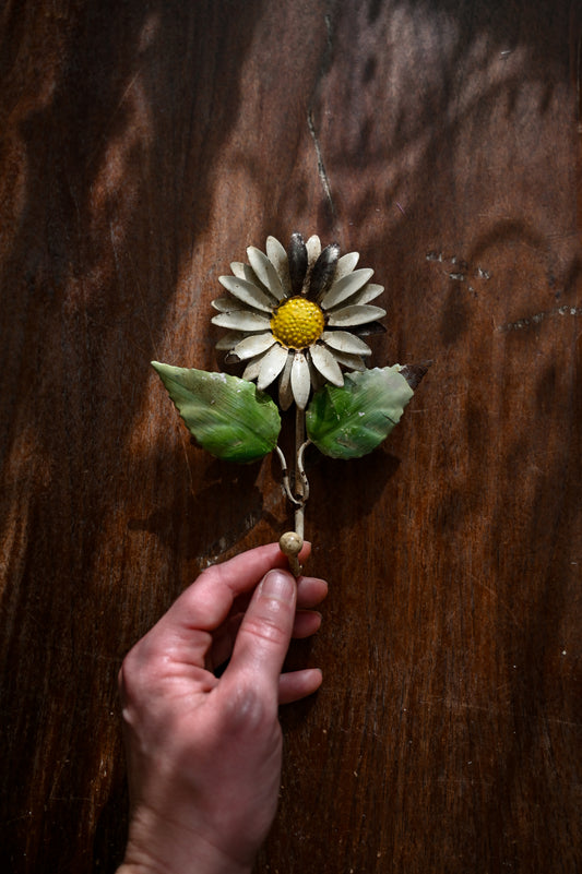 Vintage wall hook, floral daisy flower 60s enamel white green chippy rustic cottagecore granny shabby chic grandmillennial country farmhouse