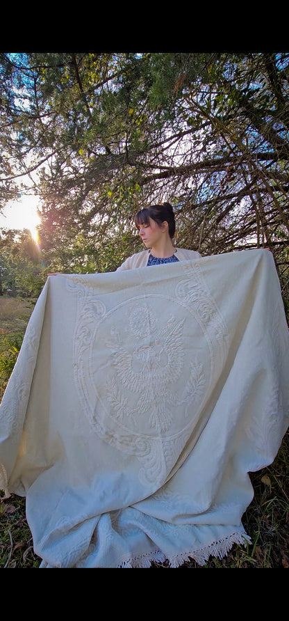 Vintage bedspread coverlet blanket E Pluribus Unum American motto eagle stars paisley scrollwork Americana patriotic MCM 60s 70s woven white green fringe heavy reversible cotton