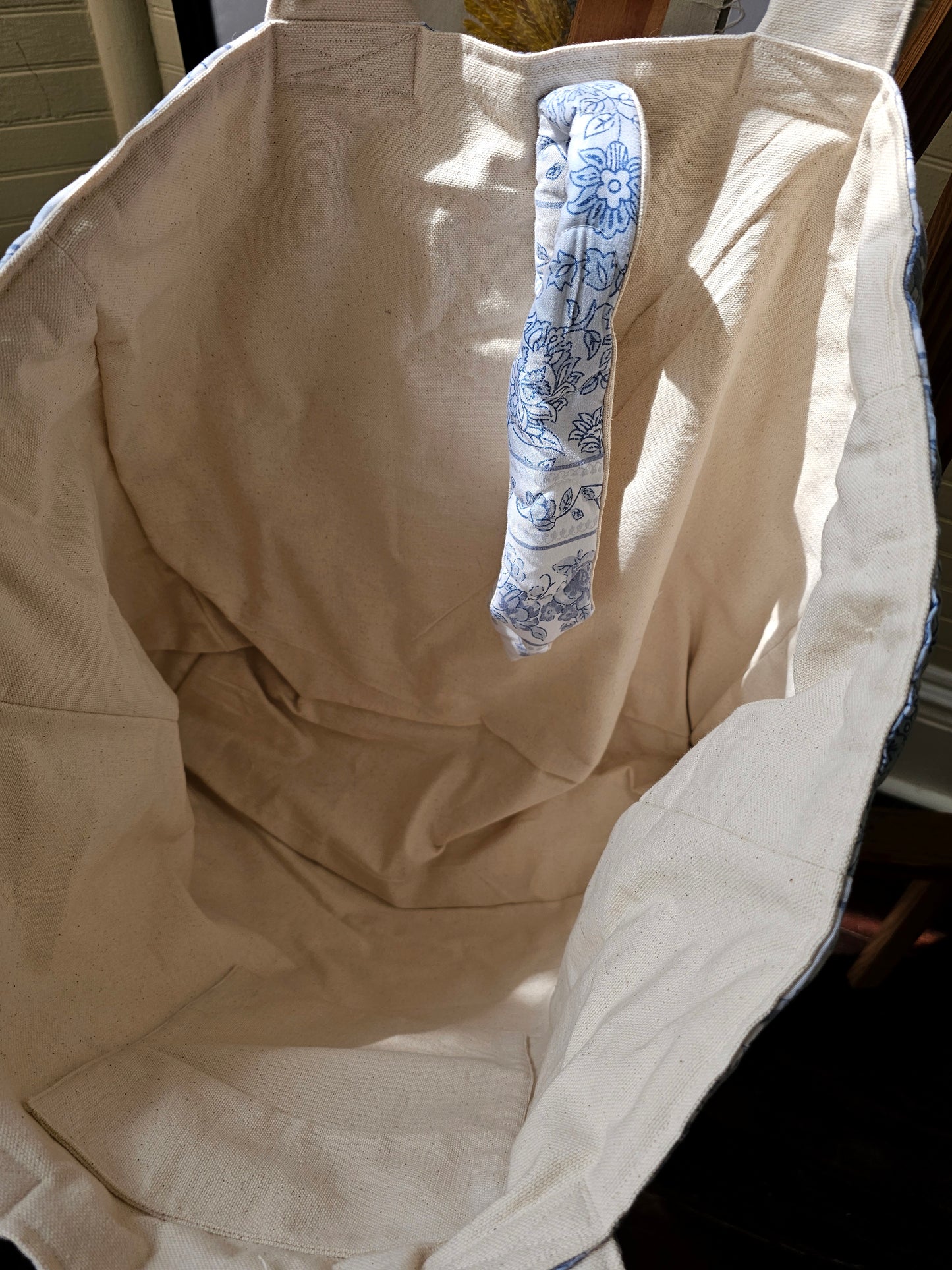 Handmade quilt bag, blue white quilted floral large oversized carryall tote fully lined cream canvas inside pocket tie closure grandmillennial