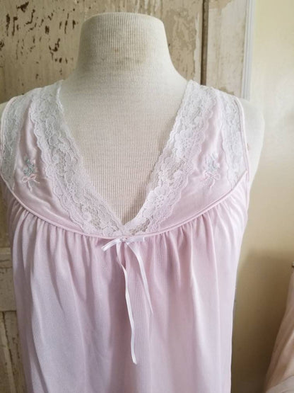 Vintage Pink Nightgown / Lady Manhattan Nightgown / Lingerie Nightgown / Pink Lace Nightgown