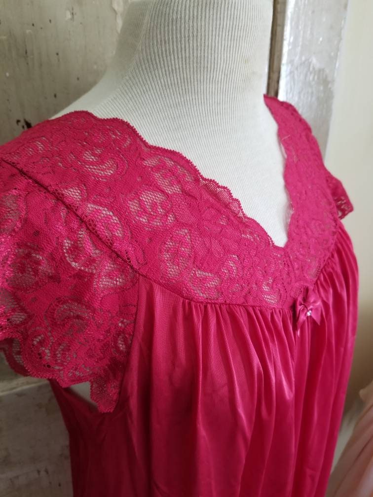 Vintage Cranberry Nightgown / Shadowline / Vintage Pajamas / Vintage Lingerie / Size Small / Nylon / Cap Sleeves / Pink Nightie / Lace Gown