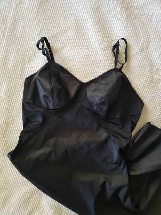 SALE Vintage Black Full Slip / Vintage Vanity Fair / Vintage Lingerie / Size 34