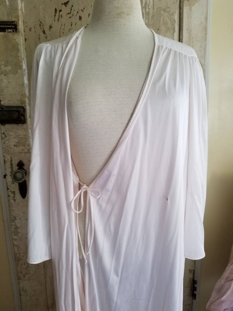 Vintage White Robe / Vanity Fair Robe / Size Medium Robe / Bridal Robe / Bridesmaid Robe