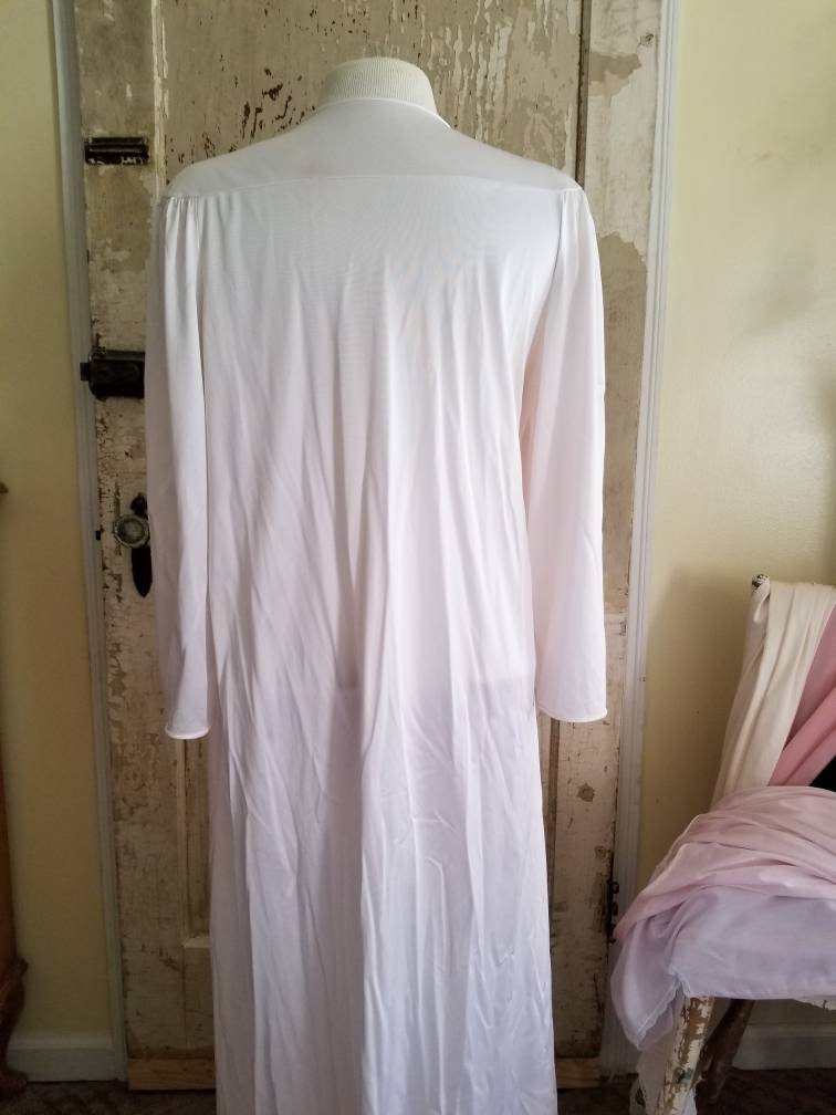 Vintage White Robe / Vanity Fair Robe / Size Medium Robe / Bridal Robe / Bridesmaid Robe