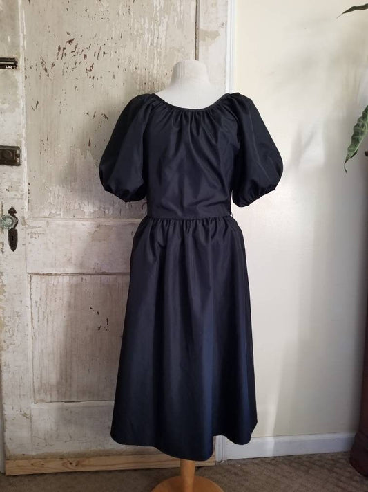 Vintage Little Black Dress / 70s Dress / Drop Waist / Puff Sleeves / Scoop Neck / Formal Dress / Date Dress / Short Sleeve Dress / Size 9-10