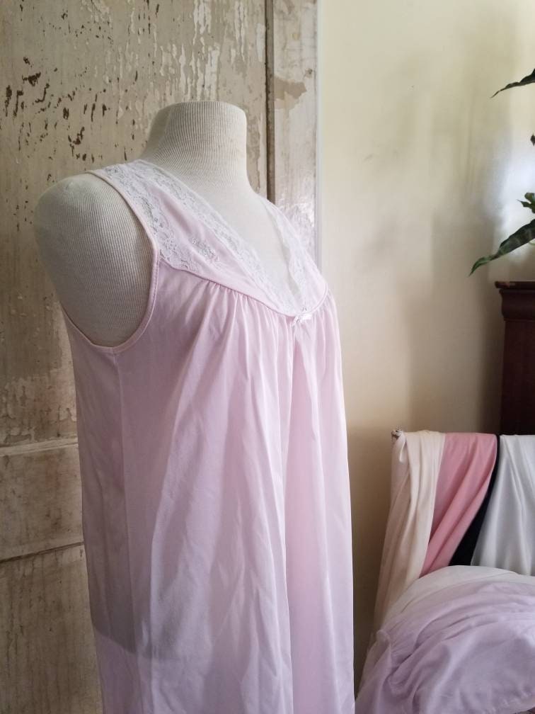 Vintage Pink Nightgown / Lady Manhattan Nightgown / Lingerie Nightgown / Pink Lace Nightgown