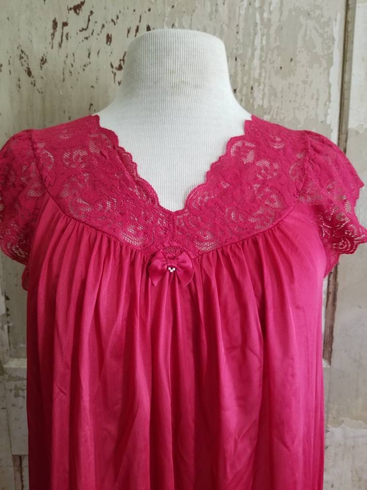 Vintage Cranberry Nightgown / Shadowline / Vintage Pajamas / Vintage Lingerie / Size Small / Nylon / Cap Sleeves / Pink Nightie / Lace Gown