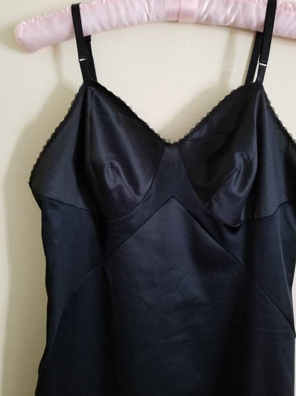 SALE Vintage Black Full Slip / Vintage Vanity Fair / Vintage Lingerie / Size 34