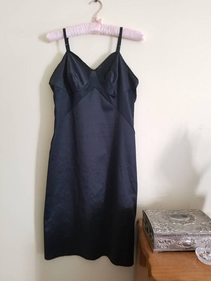 SALE Vintage Black Full Slip / Vintage Vanity Fair / Vintage Lingerie / Size 34