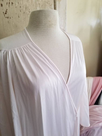 Vintage White Robe / Vanity Fair Robe / Size Medium Robe / Bridal Robe / Bridesmaid Robe