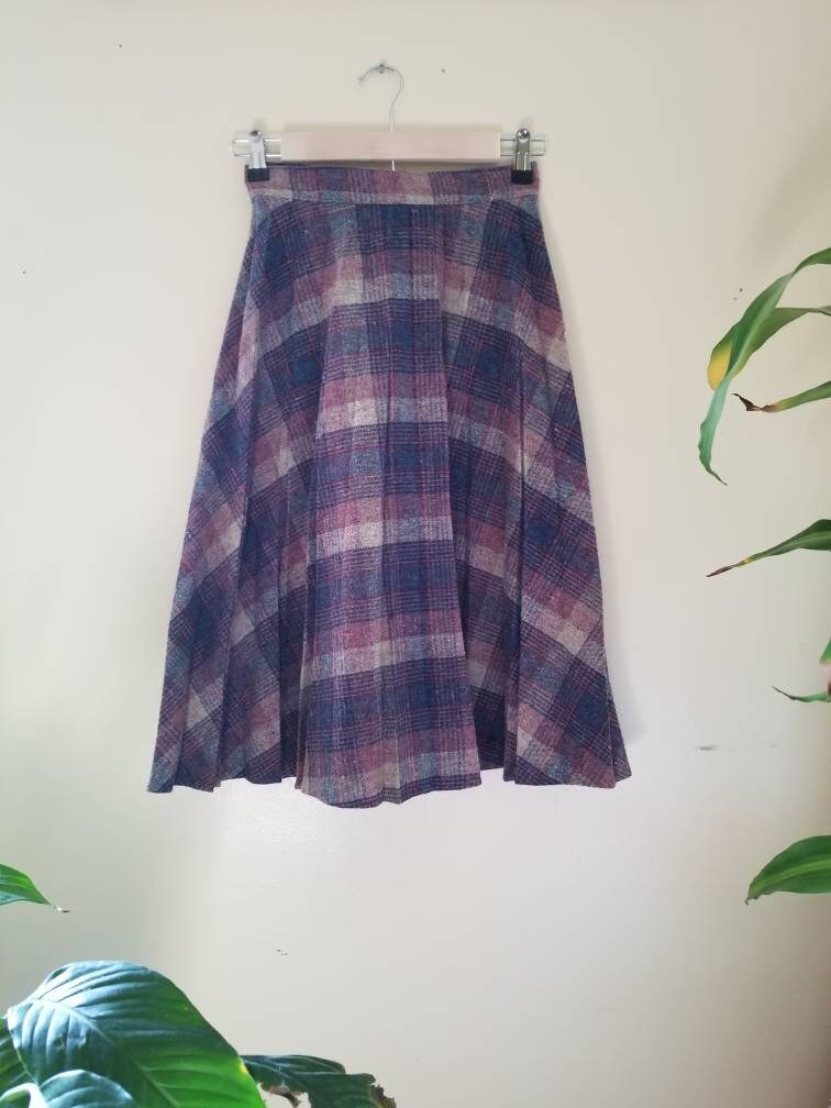 SALE Vintage Plaid Wool Skirt / Best of Friends / Size 10 / 24" Waist / 70s Plaid Skirt / 1970s Skirt / Collegiate Skirt / Pleated Skirt