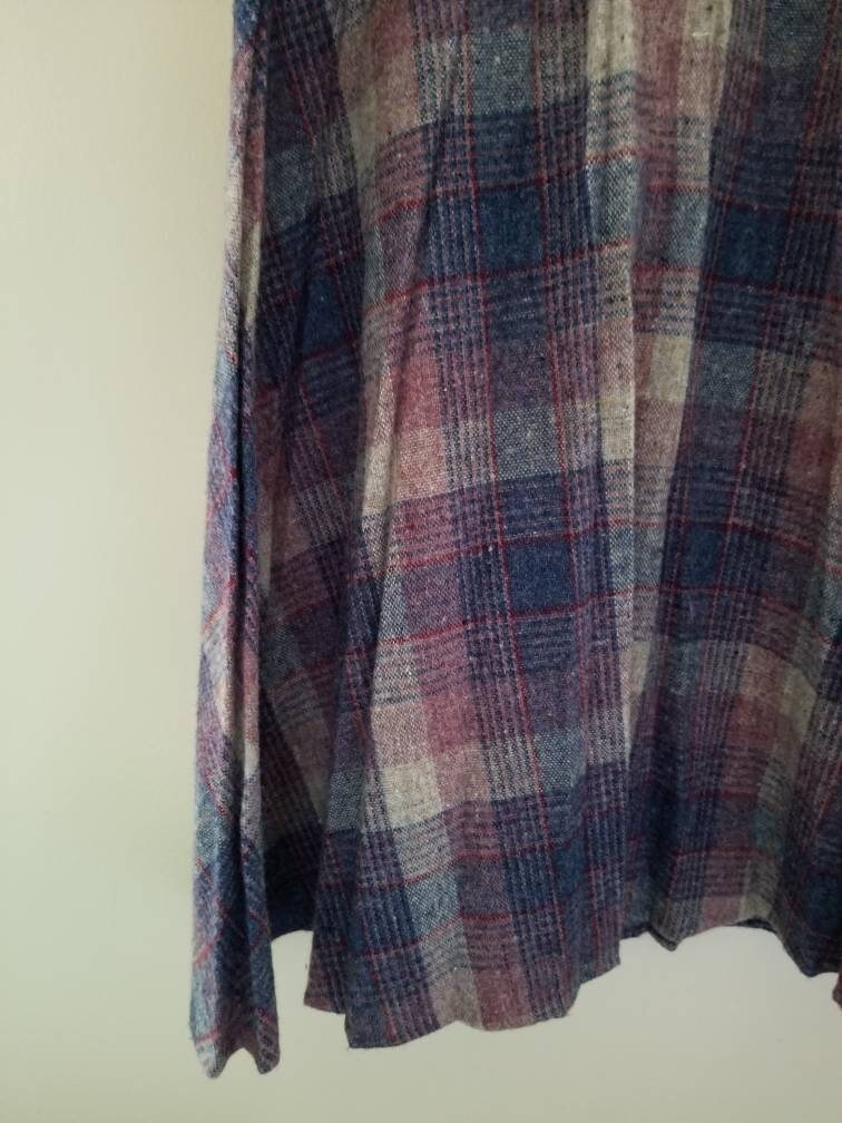 SALE Vintage Plaid Wool Skirt / Best of Friends / Size 10 / 24" Waist / 70s Plaid Skirt / 1970s Skirt / Collegiate Skirt / Pleated Skirt