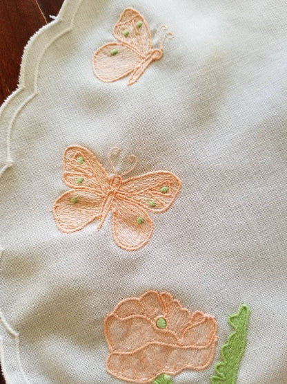 SALE Vintage placemats, set of 4, white, pink, embroidered, poppies, table linens, floral, butterflies, scallops, shabby chic, granny chic, oval