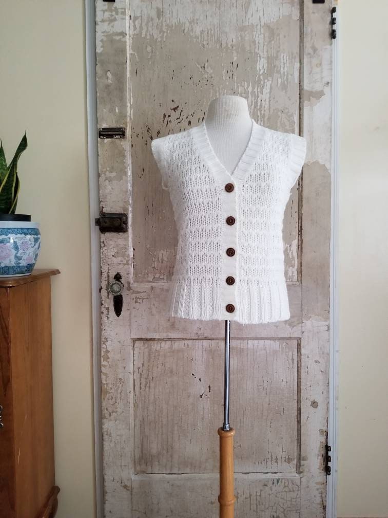 SALE Vintage White Knit Sweater Vest / Majestic Knitwear / Medium / 70s Knit Vest / Button Down Vest / V-neck Vest / Women's Sweater Vest