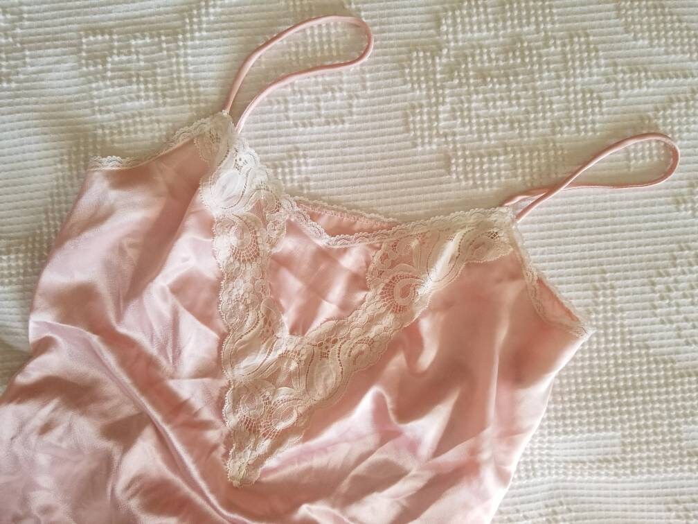 Vintage Pink Camisole / Escapades / Cami Lingerie Top / Sexy Spaghetti Straps / Liquid Satin Cami / Small / White Lace