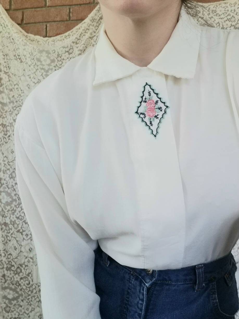 Vintage White Blouse / Just Maggie / Small / Long Sleeves / Collared / Embroidered / Floral / Rose / Dressy / Button Up Shirt / Rayon