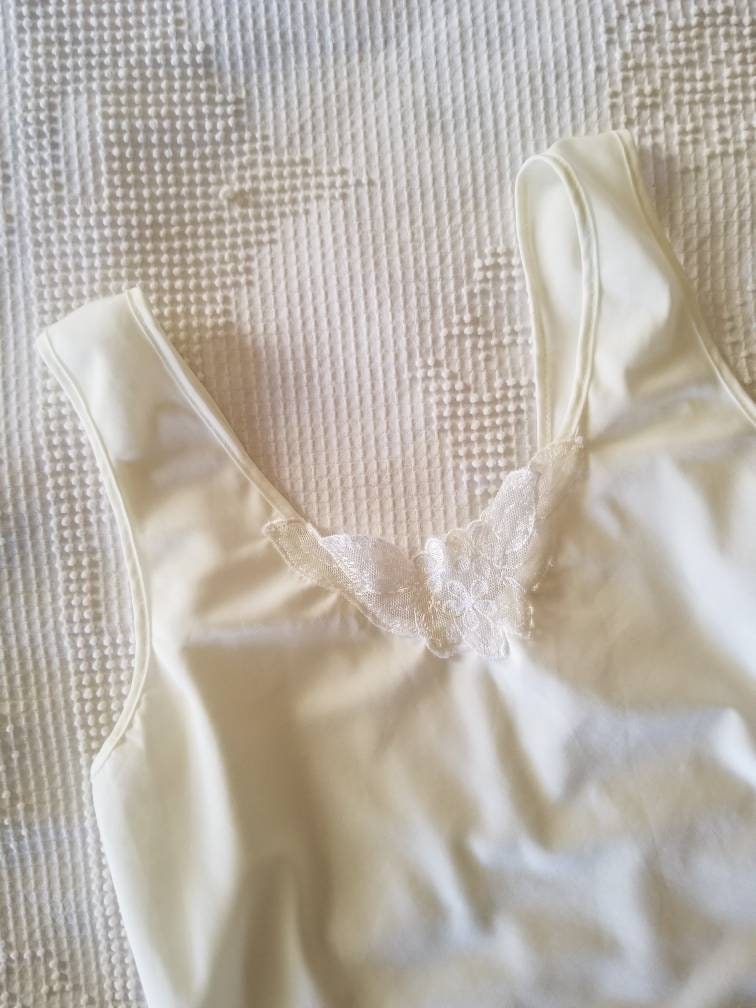 Vintage White Camisole / Size 34 / Lace Trim / 70s / Cami / Half Slip / Off White / Cream / Vintage Lingerie / Thick Straps / Scallop Edges