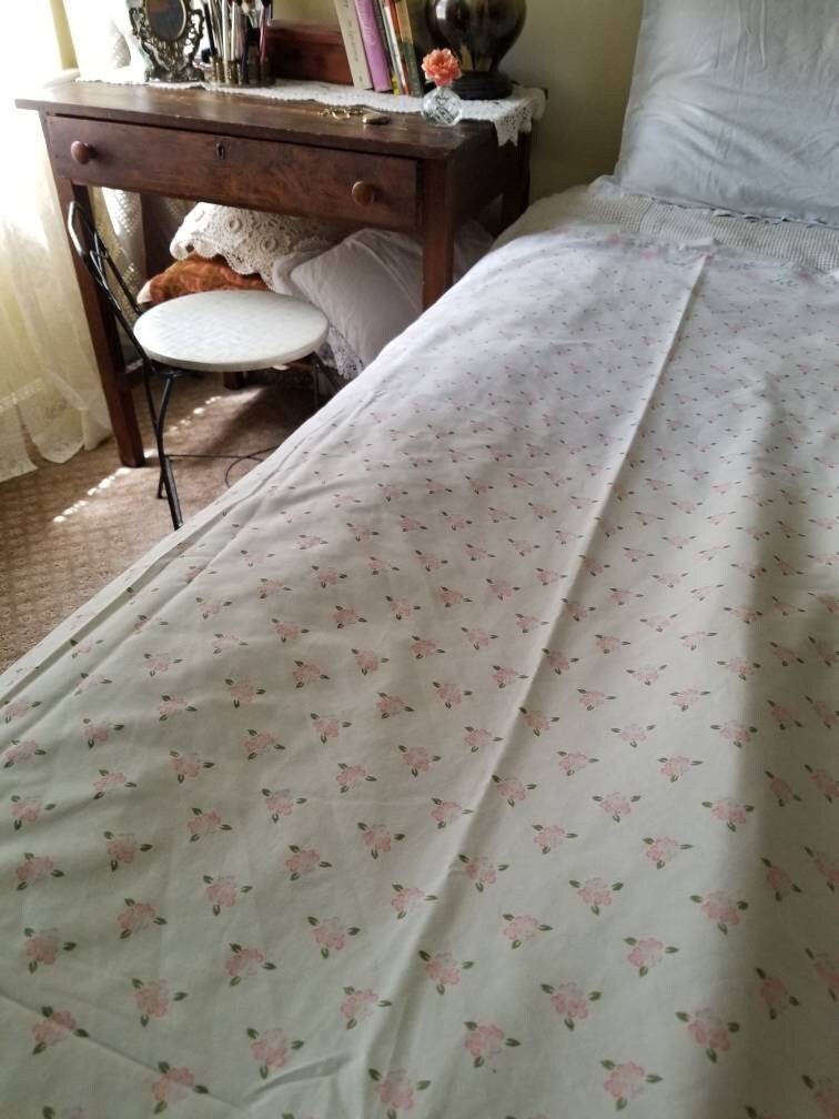 SALE Vintage Floral Queen Sheet / Perma Prest Sears / Flat Sheet / Pink Flowers / White / Shabby Chic / Granny Chic / Cottage Bedding / Farmhouse