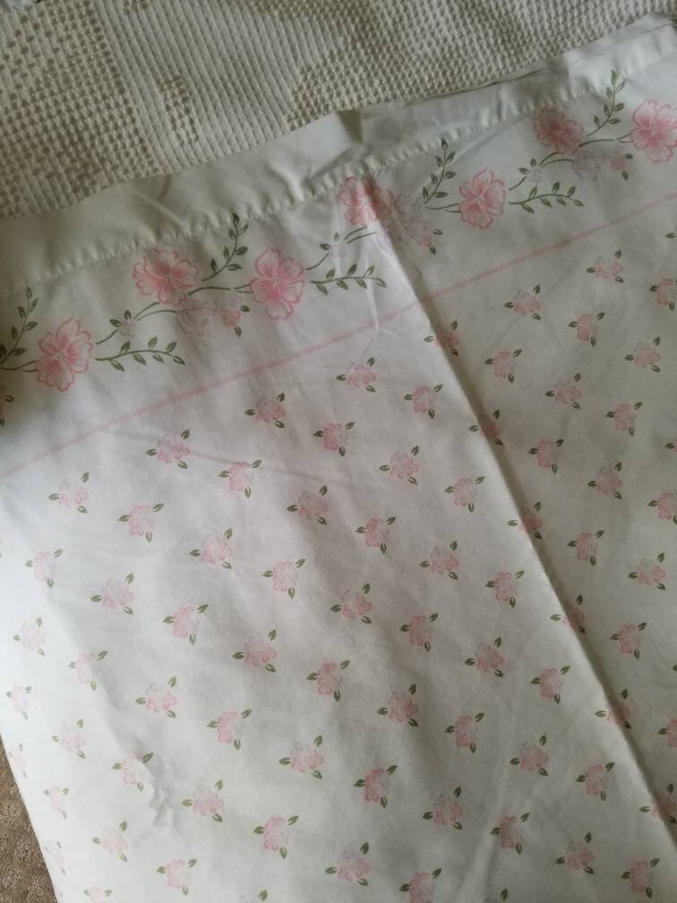 SALE Vintage Floral Queen Sheet / Perma Prest Sears / Flat Sheet / Pink Flowers / White / Shabby Chic / Granny Chic / Cottage Bedding / Farmhouse