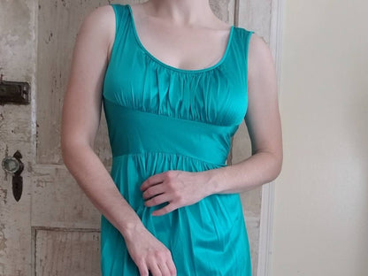 Vintage Green Nightgown / Vanity Fair / Size 32 / Grecian / Scoop Neck / Long / Maxi / Ankle Length / Sexy / Peignoir Gown / Sleeveless