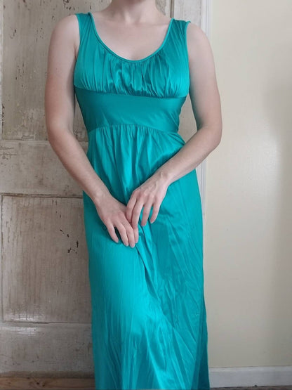 Vintage Green Nightgown / Vanity Fair / Size 32 / Grecian / Scoop Neck / Long / Maxi / Ankle Length / Sexy / Peignoir Gown / Sleeveless