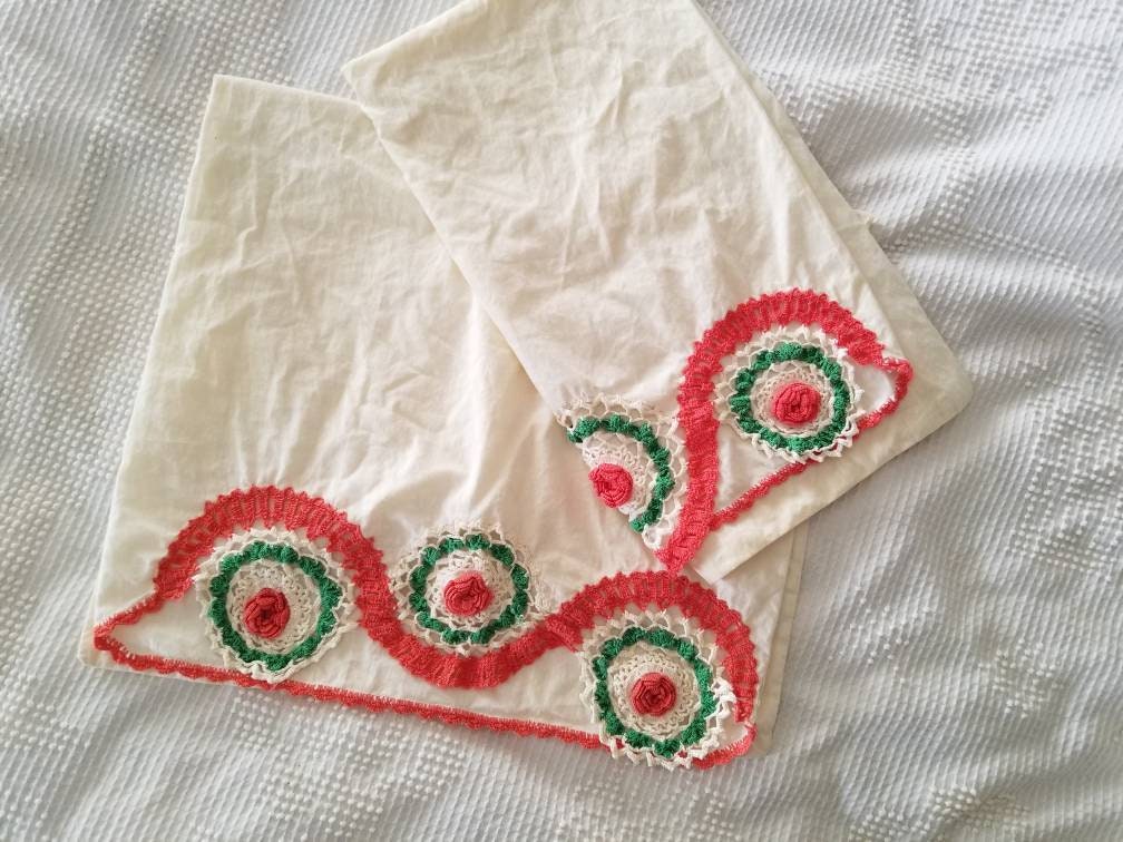 SALE Vintage Crochet Pillowcases / Set of 2 / Pair / Handmade / Pink / Green / Off White / Cream / Scallop / Rose / Medallion / 3-D / Granny Chic