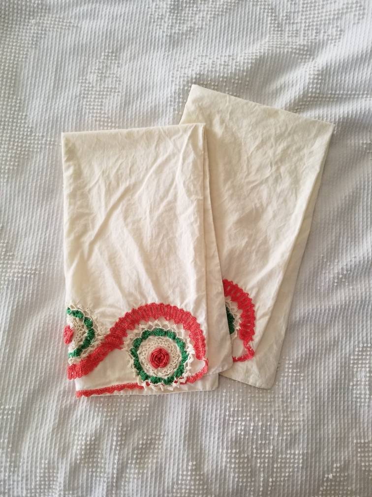 SALE Vintage Crochet Pillowcases / Set of 2 / Pair / Handmade / Pink / Green / Off White / Cream / Scallop / Rose / Medallion / 3-D / Granny Chic