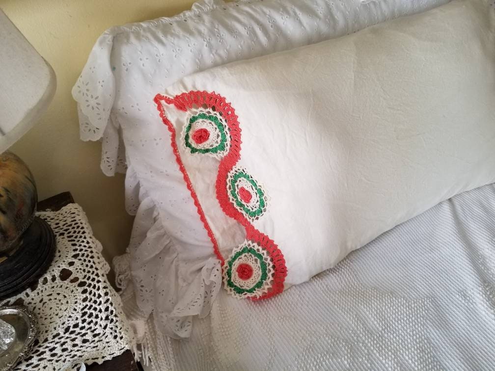 SALE Vintage Crochet Pillowcases / Set of 2 / Pair / Handmade / Pink / Green / Off White / Cream / Scallop / Rose / Medallion / 3-D / Granny Chic