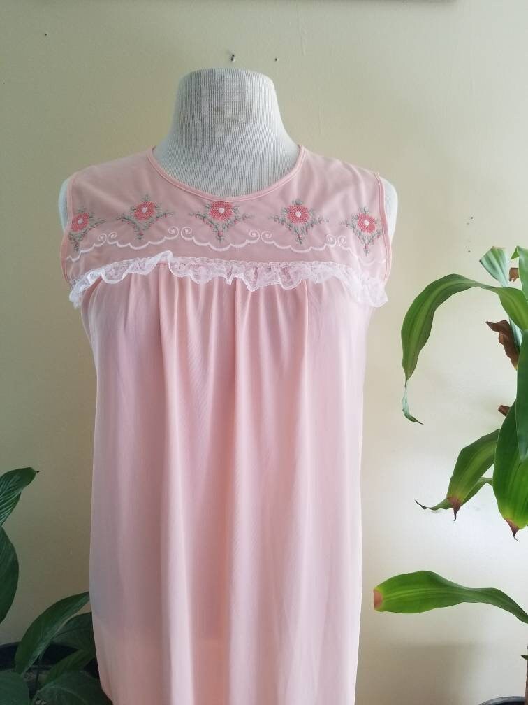 Vintage Maxi Nightgown / JCPenney / Large / 38-40 / Peach / Long / Ankle Length / Sleeveless / Peignoir Gown / Boudoir / Loungewear / Nylon