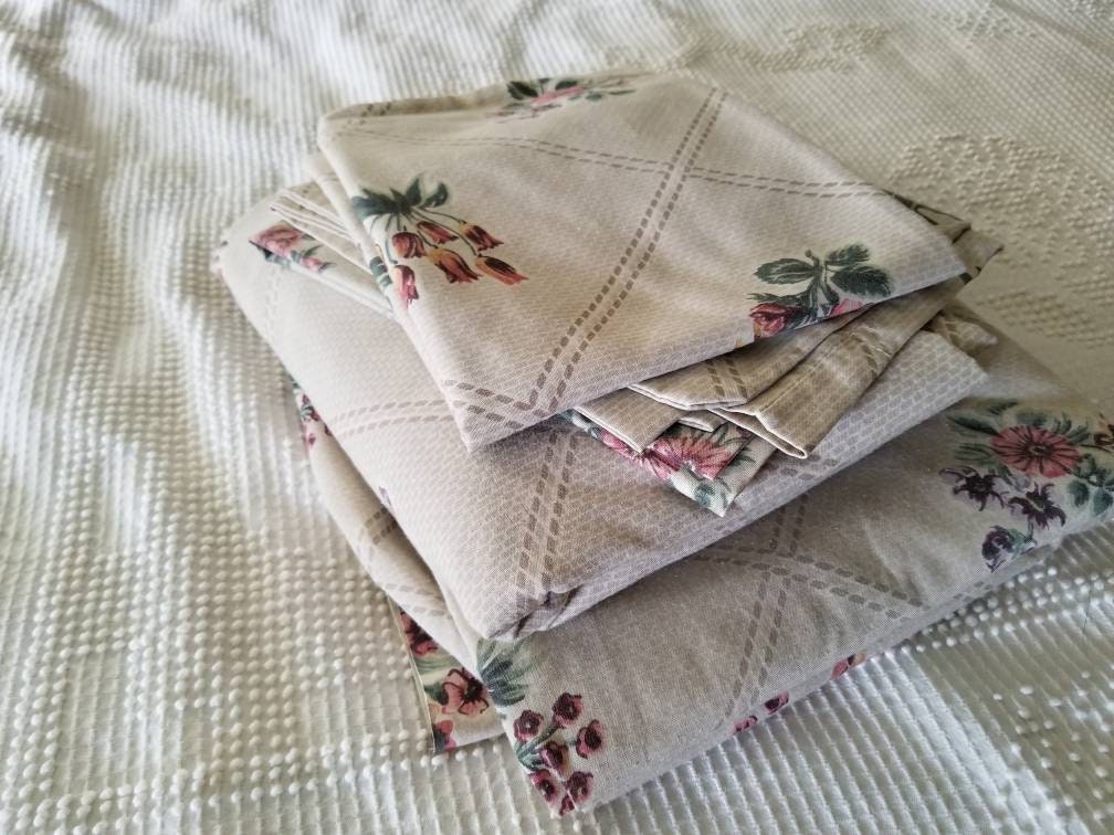 SALE Vintage floral sheets, Lady Pepperell, Grandeur, full double, flat, fitted, pillowcases, set of 4, wildflowers, patchwork, shabby chic, 70s