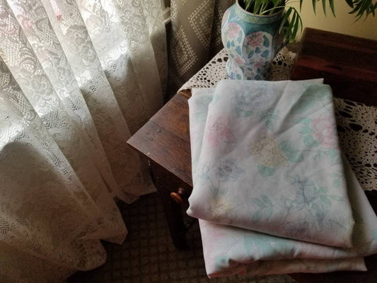 SALE Vintage floral sheets, twin, set of 2, fitted, flat, pale, pastel colors, pink, green, blue, yellow, shabby chic, granny chic, feminine