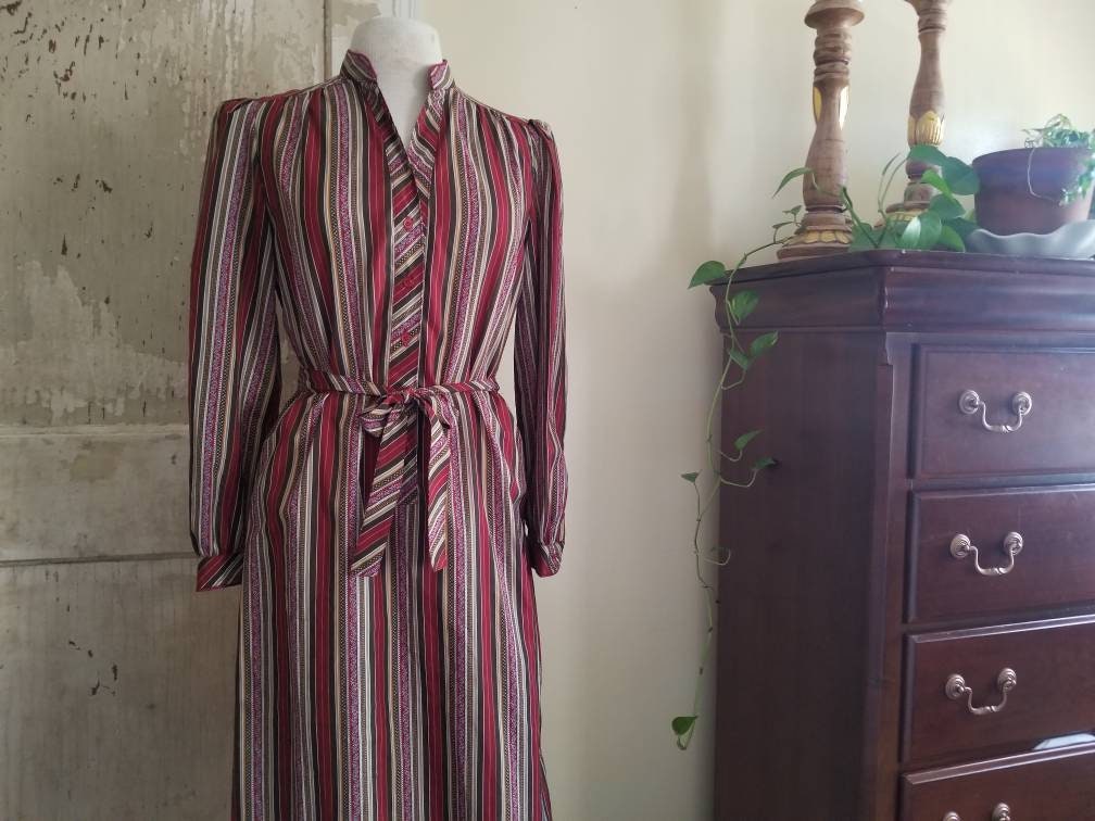 Vintage dress, Schrader Sport, 10, women, long sleeves, 70s, stripes, fall, autumn, brown, red, burgundy, button up, shirt dress, belt, midi