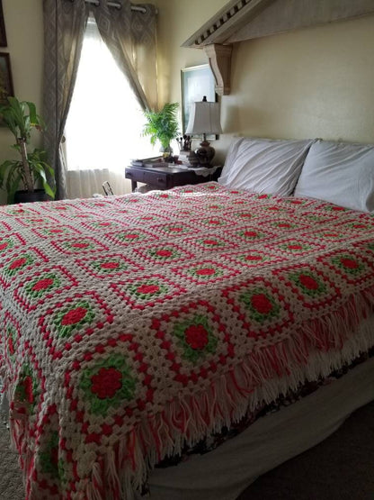 SALE Vintage crochet blanket, handmade, rosettes, red rose, 70s, king, bedspread, throw, granny square, flower afghan, granny chic, fringe, 90x95